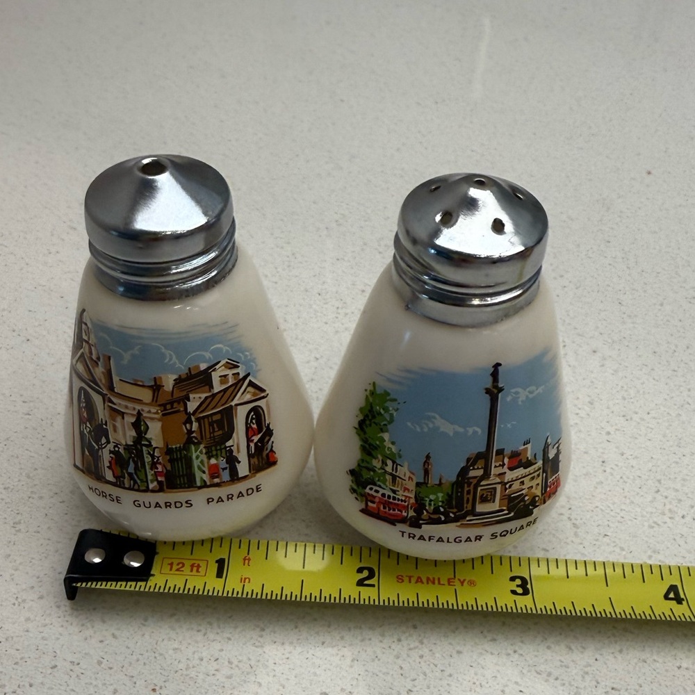 Vintage London Salt & Pepper Shakers Trafalgar Square Horse Guards Parade - Picture 12 of 13